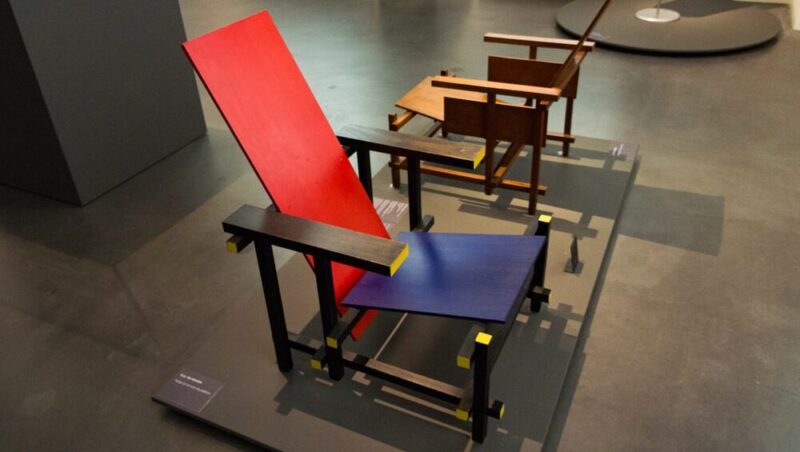 neoplasticismo Gerrit Rietveld representantes cadeira vermelho azul