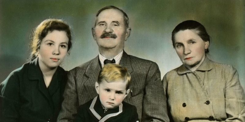 história da fotografia retrato de família pintado à mão