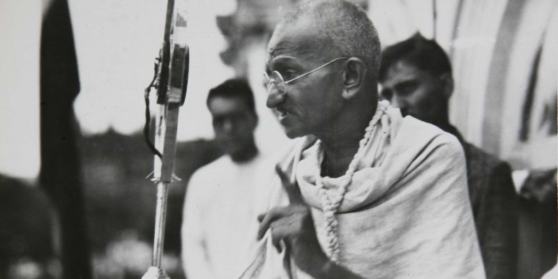 Gandhi 2 minutos